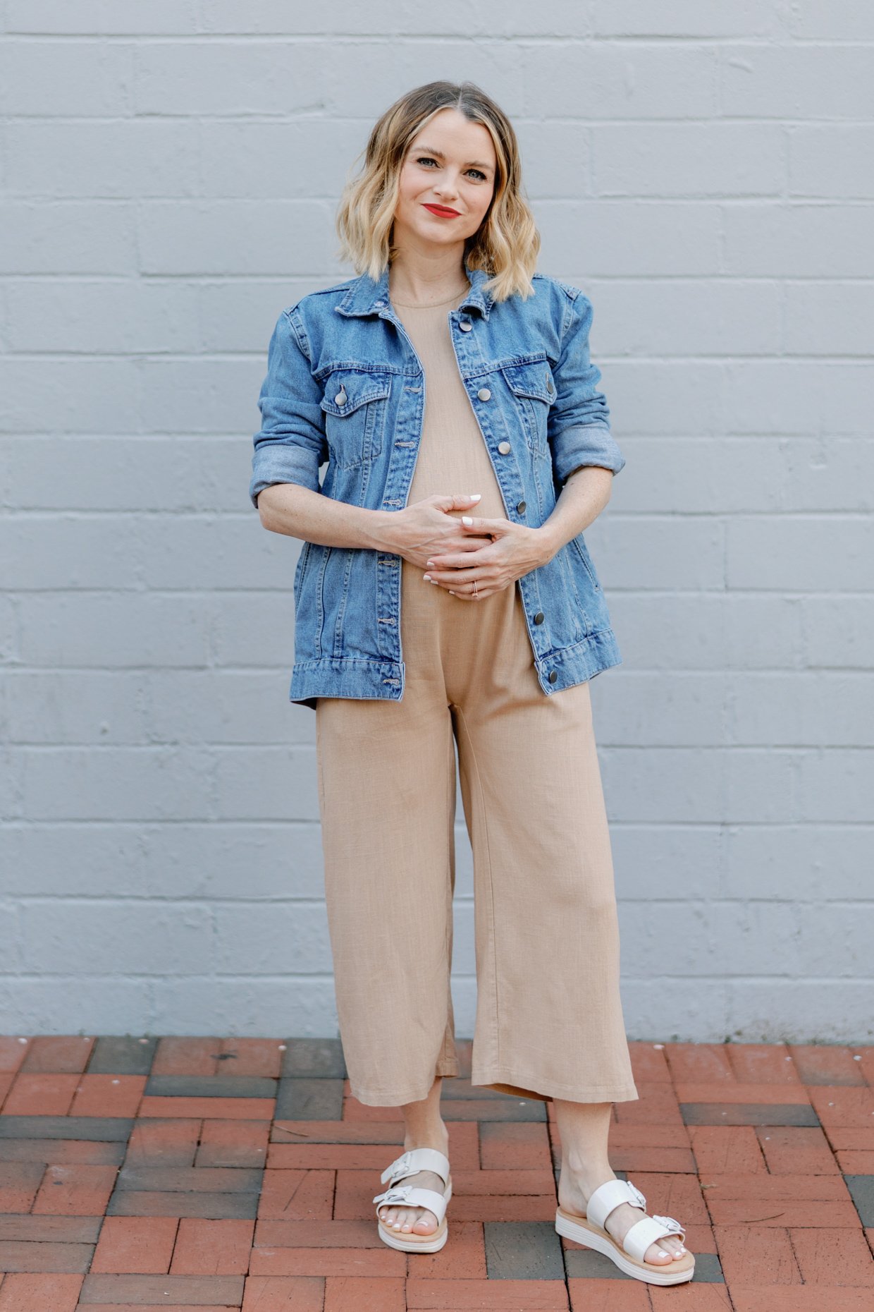 How to Dress Business Casual While Pregnant: Chic & Comfy Tips